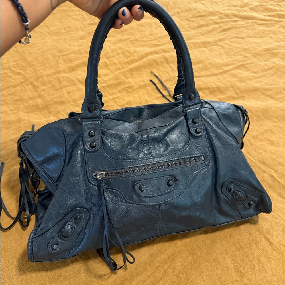 Elegant Black Leather Handbag